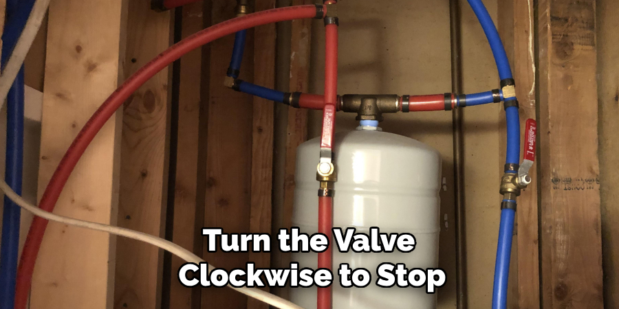 Turn the Valve 
Clockwise to Stop