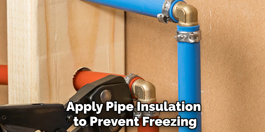 Apply Pipe Insulation
to Prevent Freezing