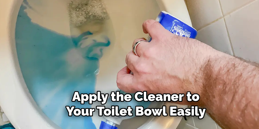 Apply the Cleaner to
Your Toilet Bowl Easily