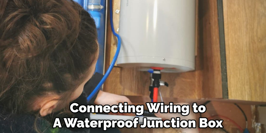 Connecting Wiring to 
A Waterproof Junction Box 
